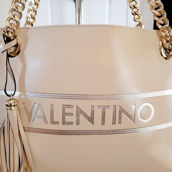 ❤️  SOLD ❤️.      Authentic Valentino Leather Cream Shoulder Bag - Picture 3 of 7